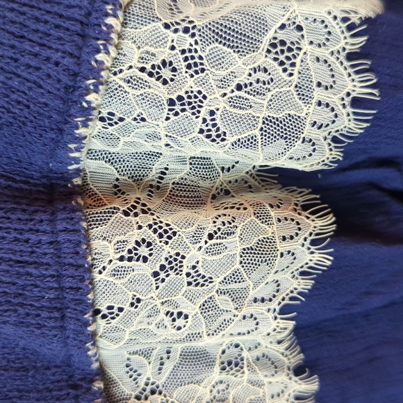 DB Established 1962 Blue & Ivory Striped Sweater sz XL with Lace Embelishment - Picture 4 of 7